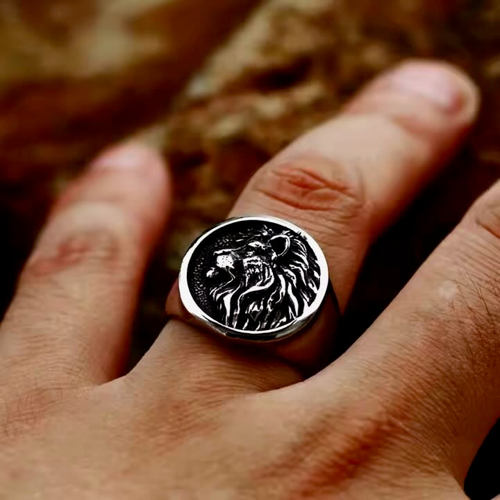 Men’s Lion Signet Ring